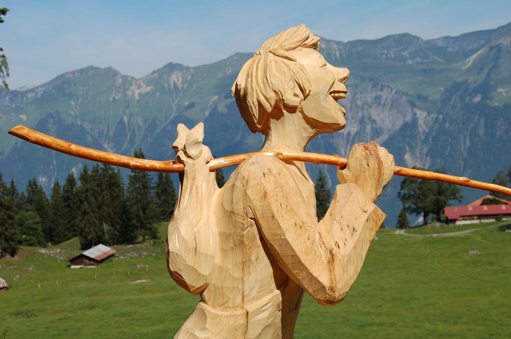 Hotel Lindenhof By Crossworld Ag Brienz  Bagian luar foto